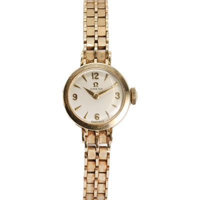 Lot 372 - A ladies' 9ct gold Omega mechanical bracelet watch