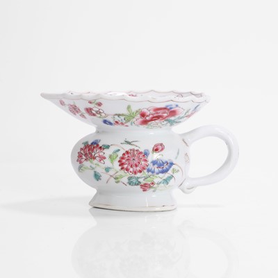 Lot 107 - A Chinese export famille rose sauce boat