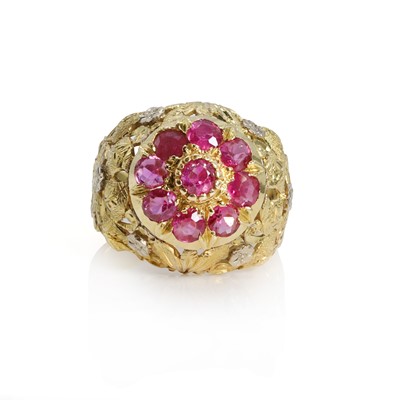 Lot 99 - An Italian gold ruby bombé ring, c.1960