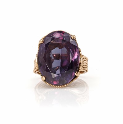 Lot 139 - A synthetic colour change sapphire single stone ring