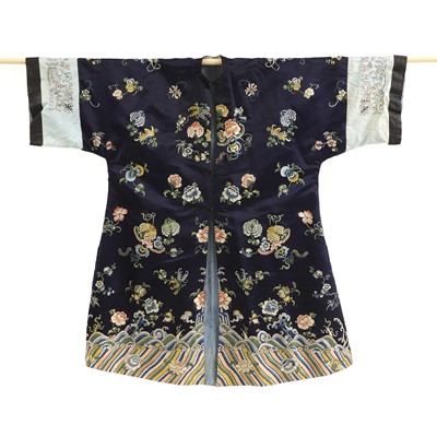 Lot 190 - A Chinese embroidered lady's robe