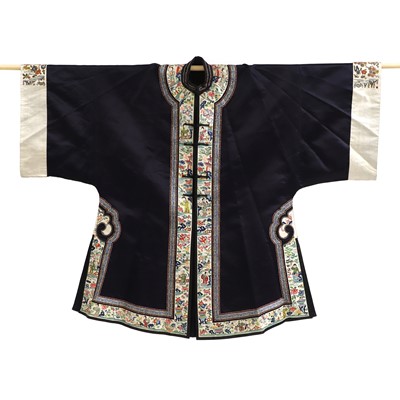 Lot 191 - A Chinese embroidered lady's robe