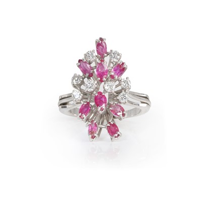 Lot 119 - A pink sapphire and diamond cluster ring