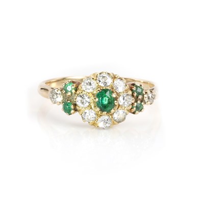 Lot 232 - An emerald and diamond cluster ring