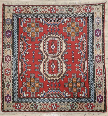 Lot 579 - A kilim wool rug