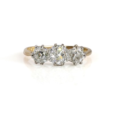 Lot 59 - An early 20th century diamond three stone ring