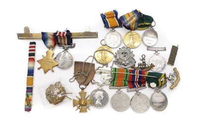 Lot 464 - A group of WWI and WWII medals