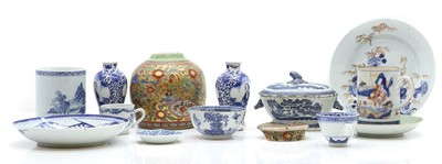 Lot 53 - A group of Chinese and Japanese ceramics