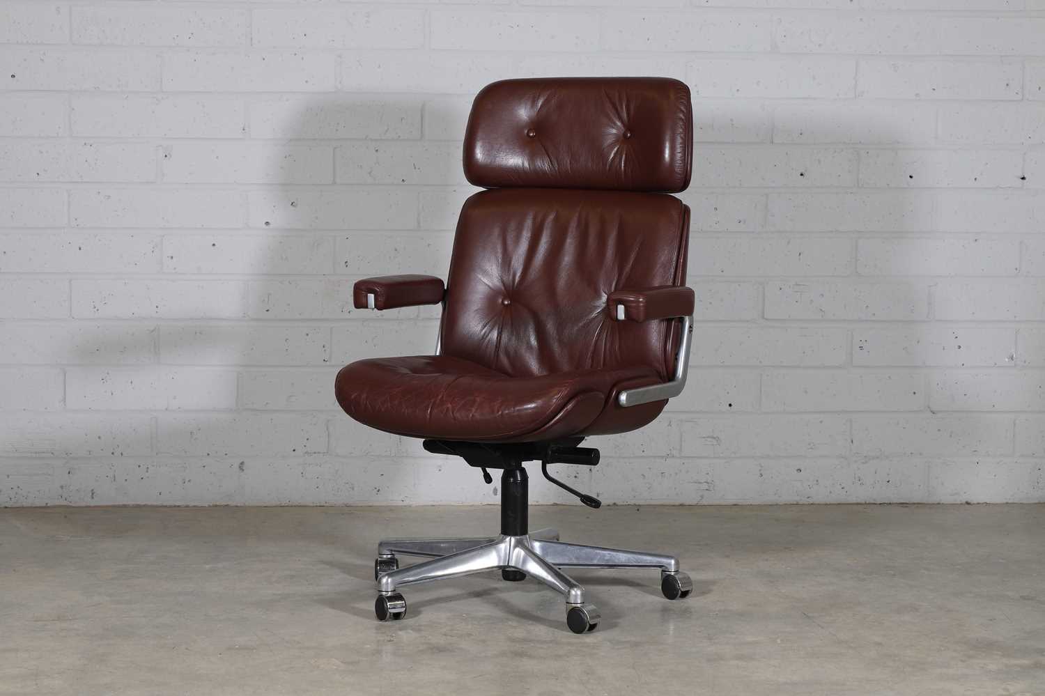 Lot 238 - Gordon Russell (1892-1980)