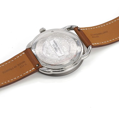 Lot 435 - A gentlemen's stainless steel and titanium Hermès Arceau quartz strap watch