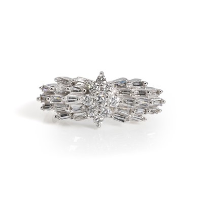 Lot 173 - An 18ct white gold diamond cluster ring, by Iliana