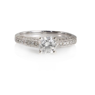 Lot 267 - An 18ct white gold diamond ring