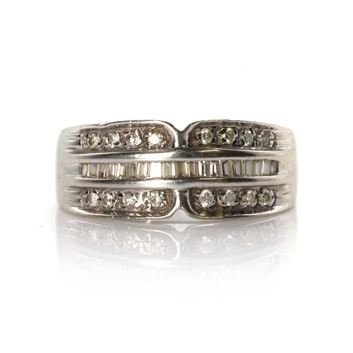 Lot 51 - A white gold diamond ring
