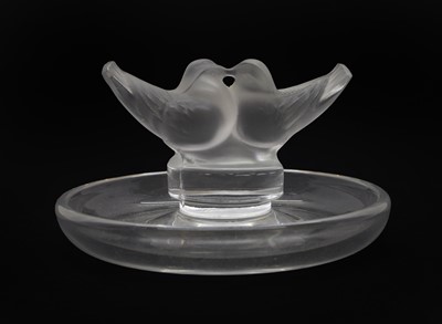 Lot 203 - A Lalique glass 'deux colombes' cendrier