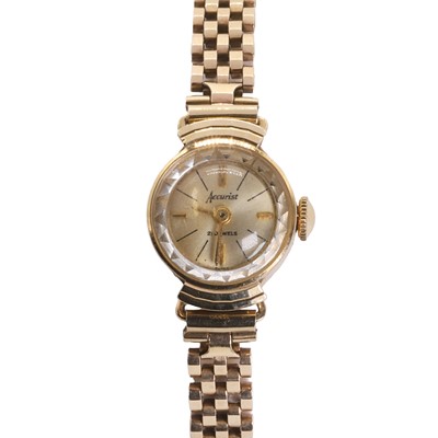 Lot 1504 - A ladies' 9ct gold Accurist mechanical bracelet watch