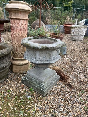 Lot 458 - A gothic style stone font