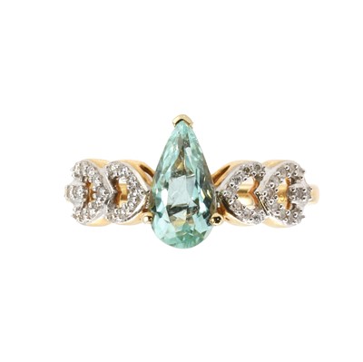 Lot 135 - An 18ct gold tourmaline and diamond ring