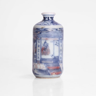 Lot 182 - A Chinese copper-red and underglaze blue snuff bottle