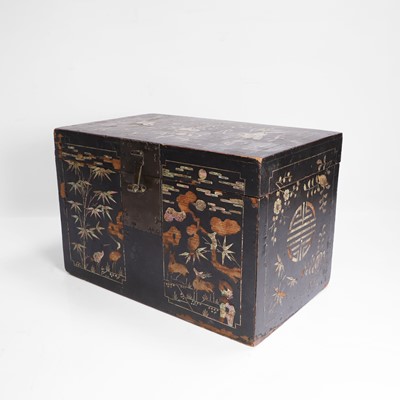 Lot 313 - A Korean mother-of-pearl box