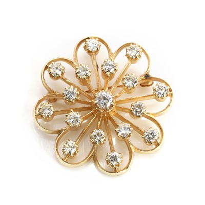 Lot 180 - A diamond brooch