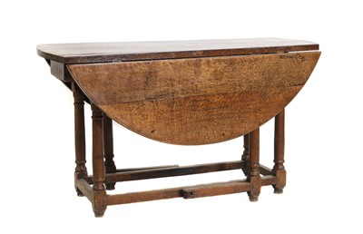 Lot 443 - An oak gateleg table