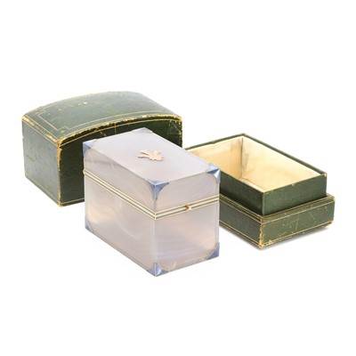 Lot 56 - An early 20th century agate, enamel and 18ct gold box, by Cartier