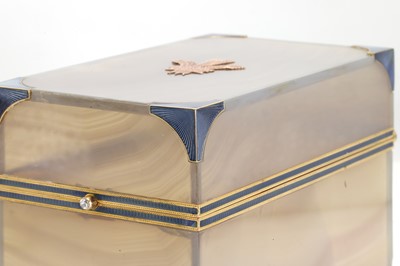 Lot 56 - An early 20th century agate, enamel and 18ct gold box, by Cartier