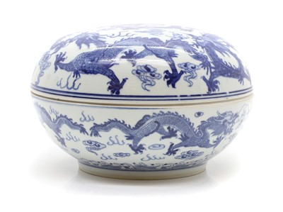 Lot 154 - A Chinese blue and white box and cover