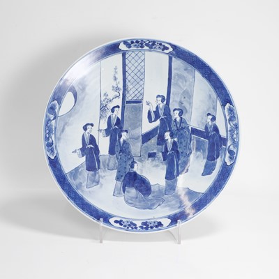 Lot 360 - A Chinese export blue and white charger