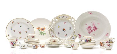 Lot 112 - A collection of porcelain tea wares