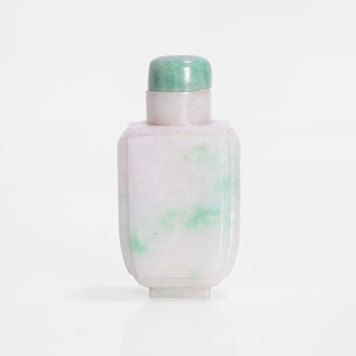 Lot 485 - A Chinese jade snuff bottle