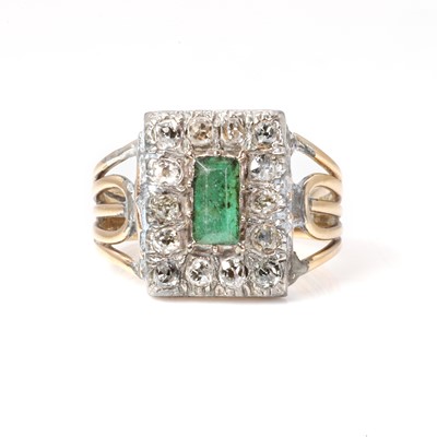 Lot 1005 - A Georgian emerald and diamond mourning cluster