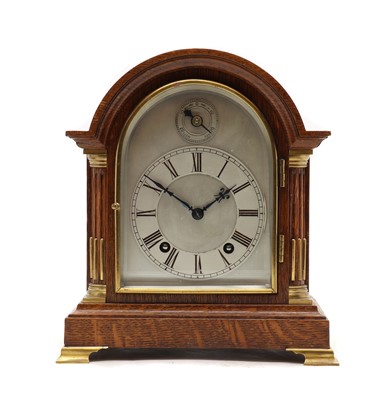 Lot 171 - An oak cased 8 day bracket clock