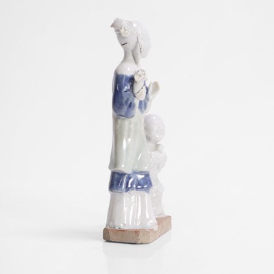 Lot 119 - A Chinese export porcelain group