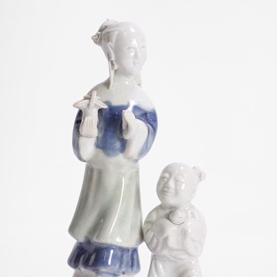 Lot 119 - A Chinese export porcelain group