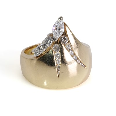 Lot 249 - An American diamond set two colour wishbone style ring