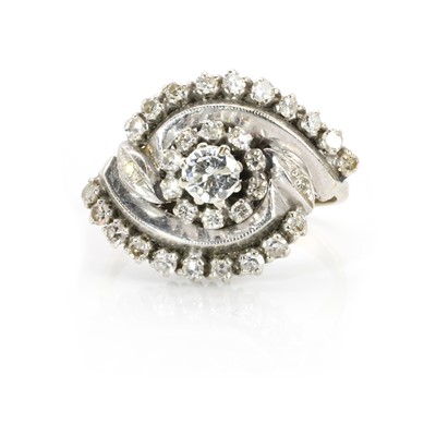 Lot 82 - A swirl design diamond cluster ring