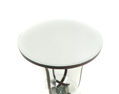 Lot 712 - An Art Deco style mirrored side table