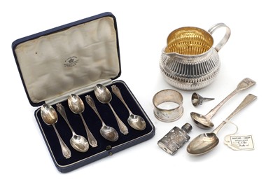 Lot 25 - A collection of silver items