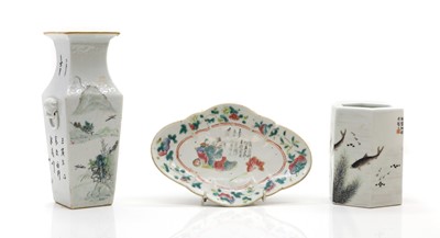 Lot 302 - A collection of Chinese famille rose