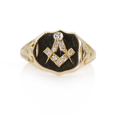 Lot 1414 - An 18ct gold diamond Masonic signet ring