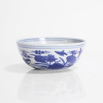 Lot 31 - A Chinese blue and white tea bowl