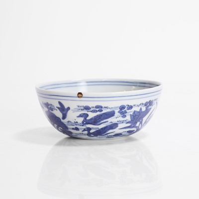 Lot 31 - A Chinese blue and white tea bowl