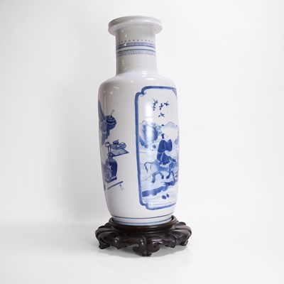 Lot 55 - A Chinese blue and white vase