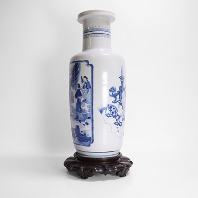 Lot 55 - A Chinese blue and white vase