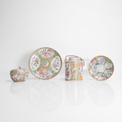 Lot 386 - A collection of Chinese Canton enamelled famille rose