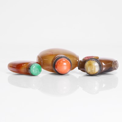 Lot 174 - A collection of three Chinese agate snuff bottles