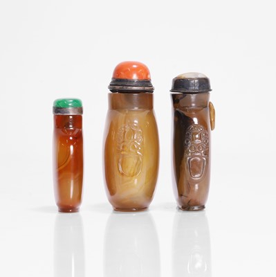 Lot 174 - A collection of three Chinese agate snuff bottles