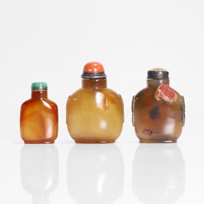 Lot 174 - A collection of three Chinese agate snuff bottles