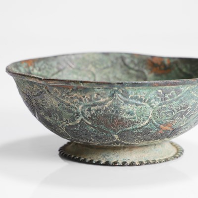 Lot 139 - A Chinese bronze bowl